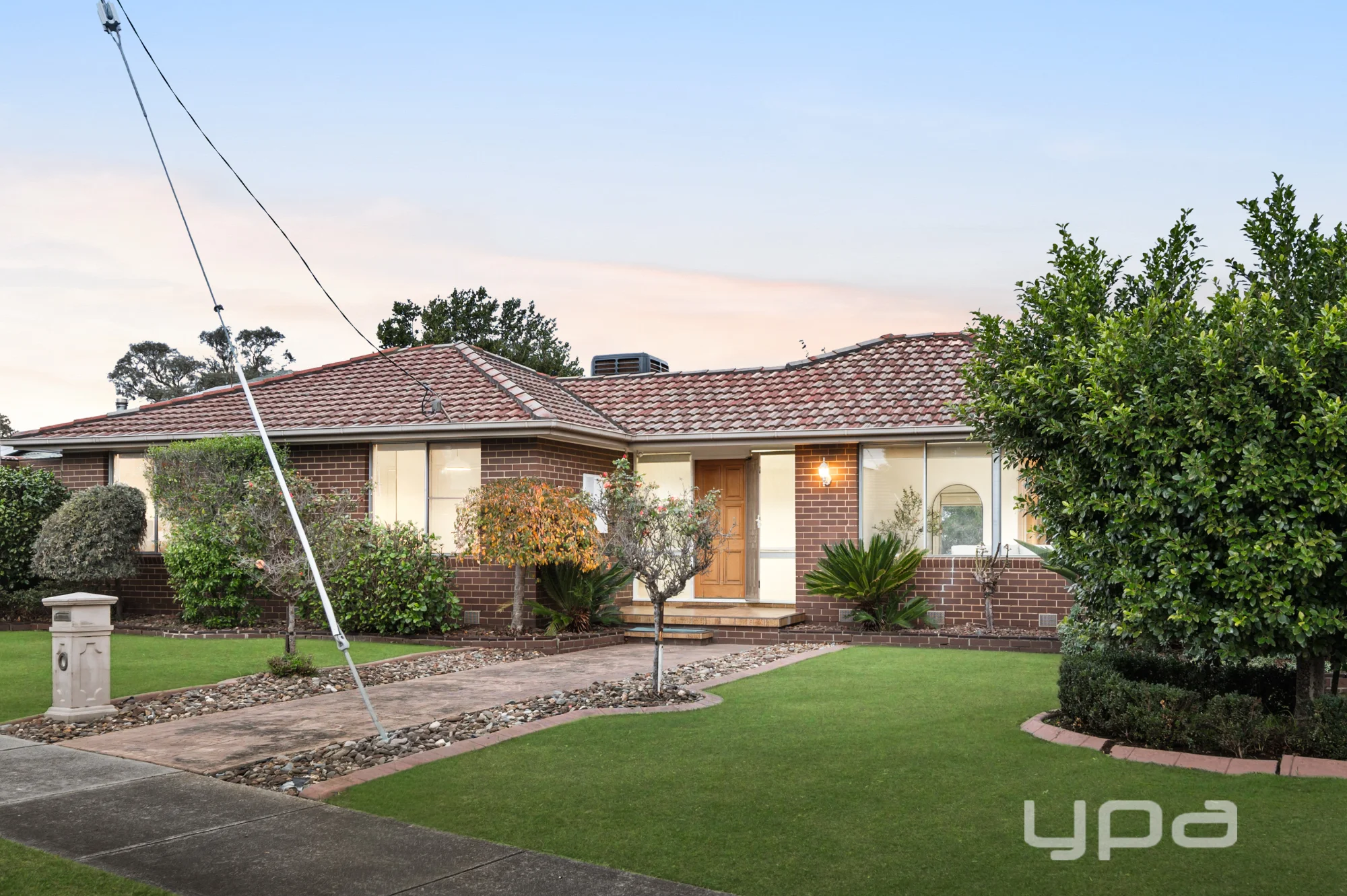 252 Carrick Drive, Gladstone Park, Vic 3043