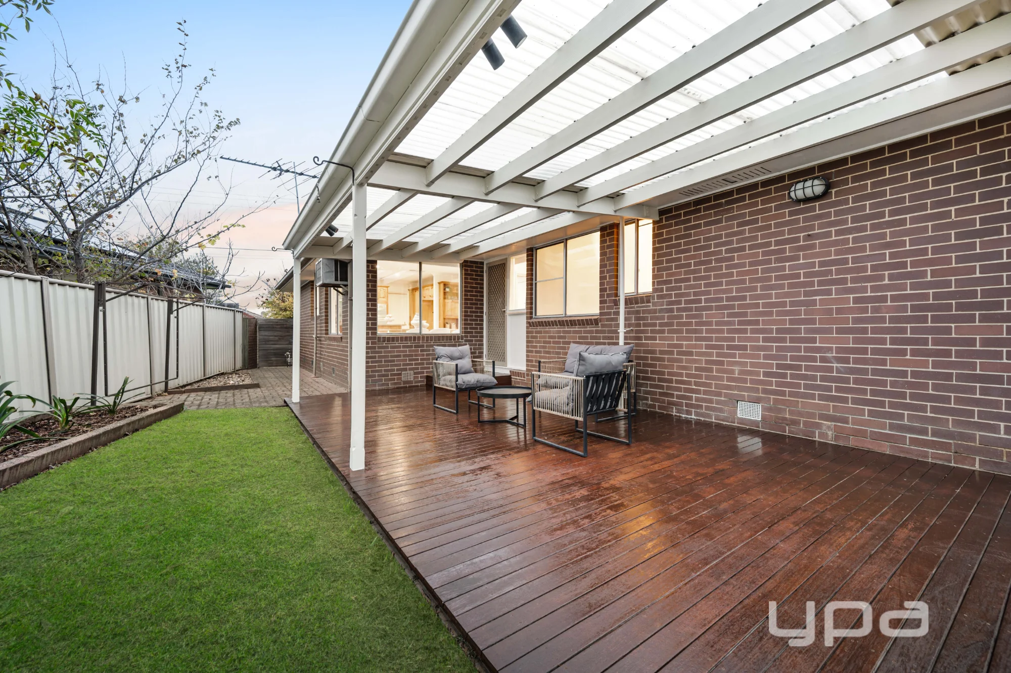 252 Carrick Drive, Gladstone Park, Vic 3043