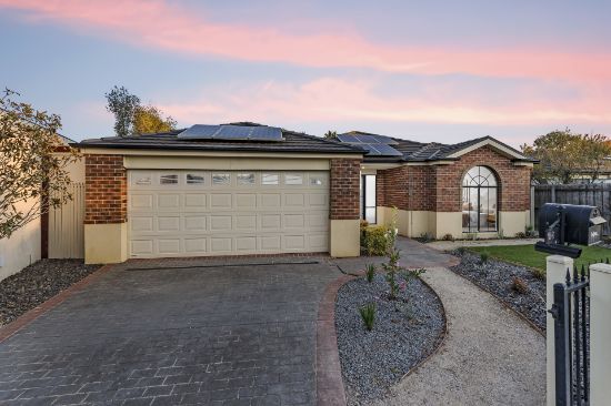 26 Cardinia Crescent, Taylors Hill, Vic 3037