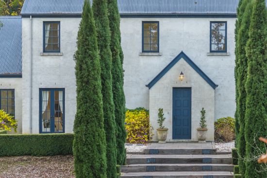 26 Douglas Road, Mount Macedon, Vic 3441