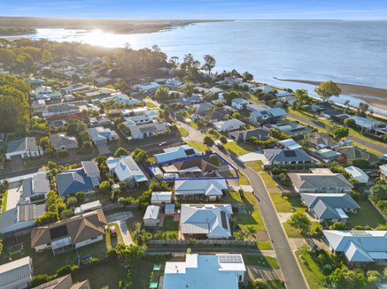 27 Fraser Waters Parade, Toogoom, Qld 4655