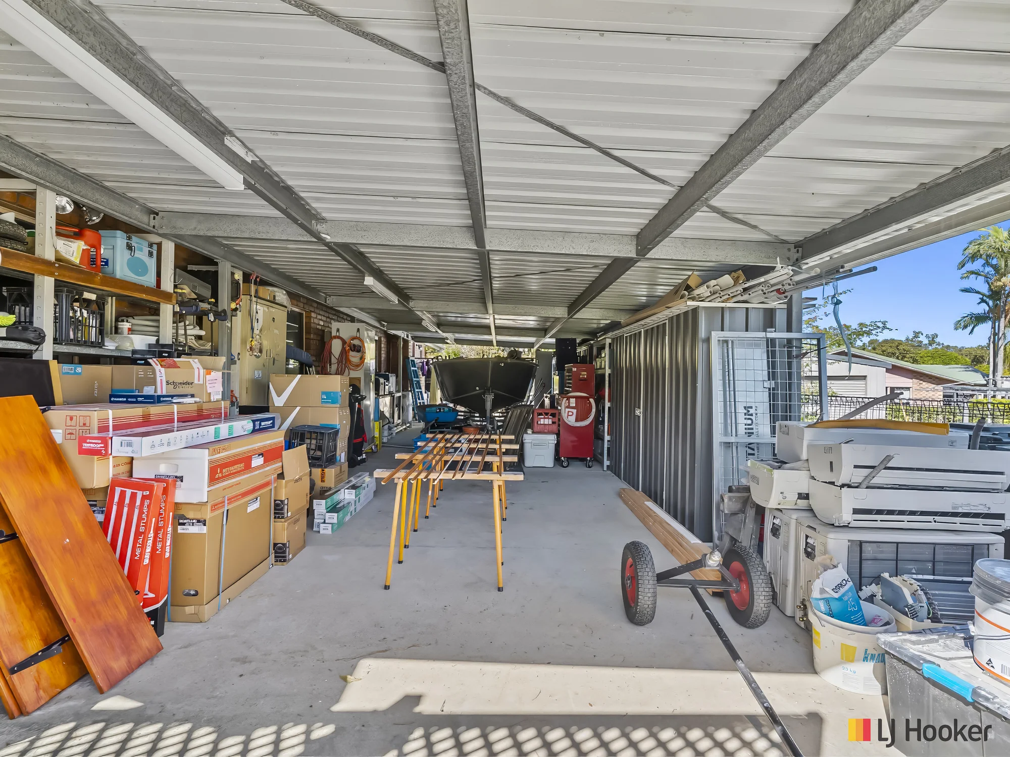 27 Oshanesy Street, Koongal, Qld 4701