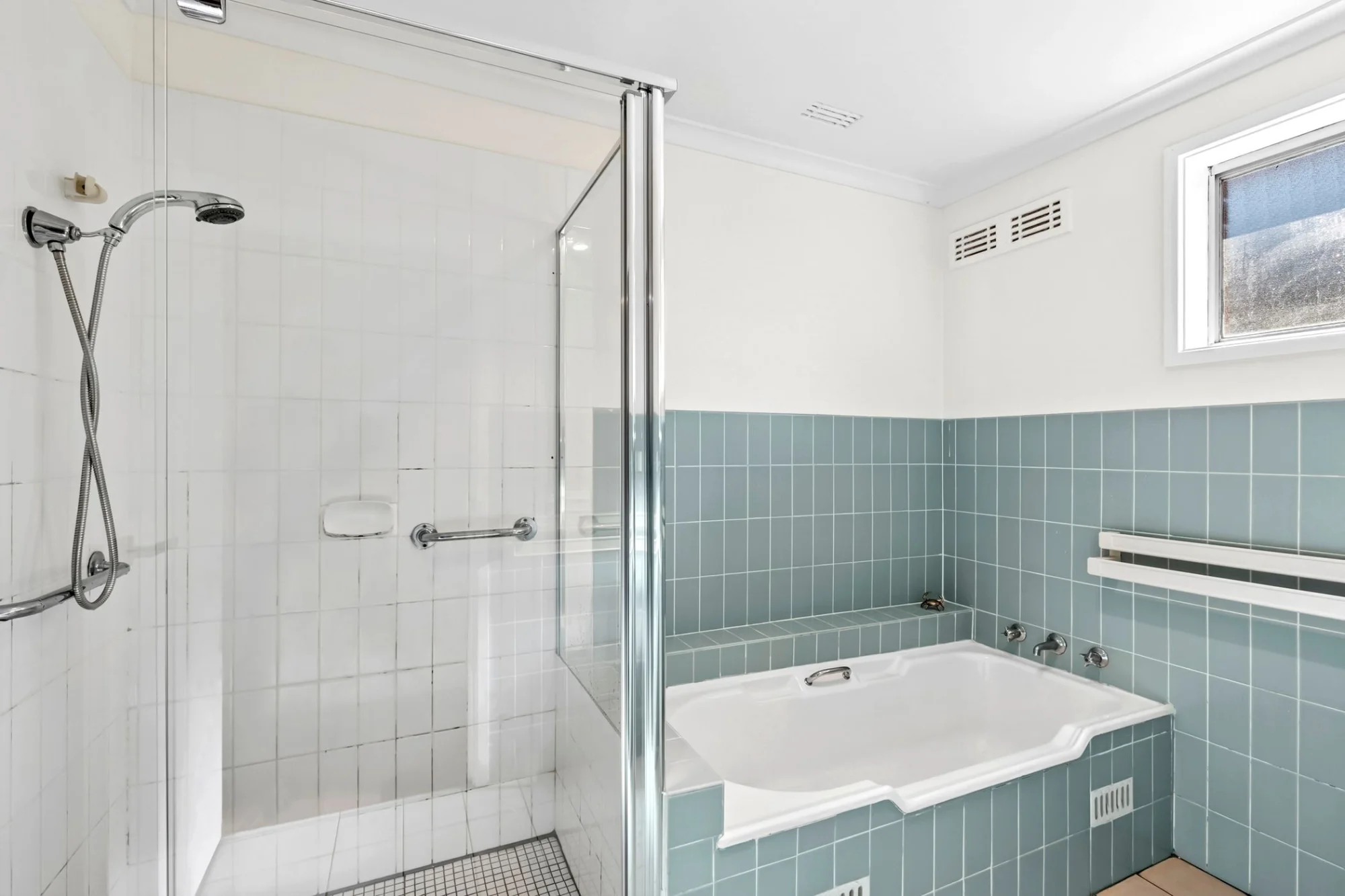 27 Woodger Parade, Queanbeyan, NSW 2620