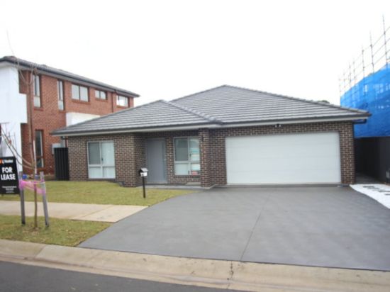 28 Chinnocks Ave, Campbelltown, NSW 2560