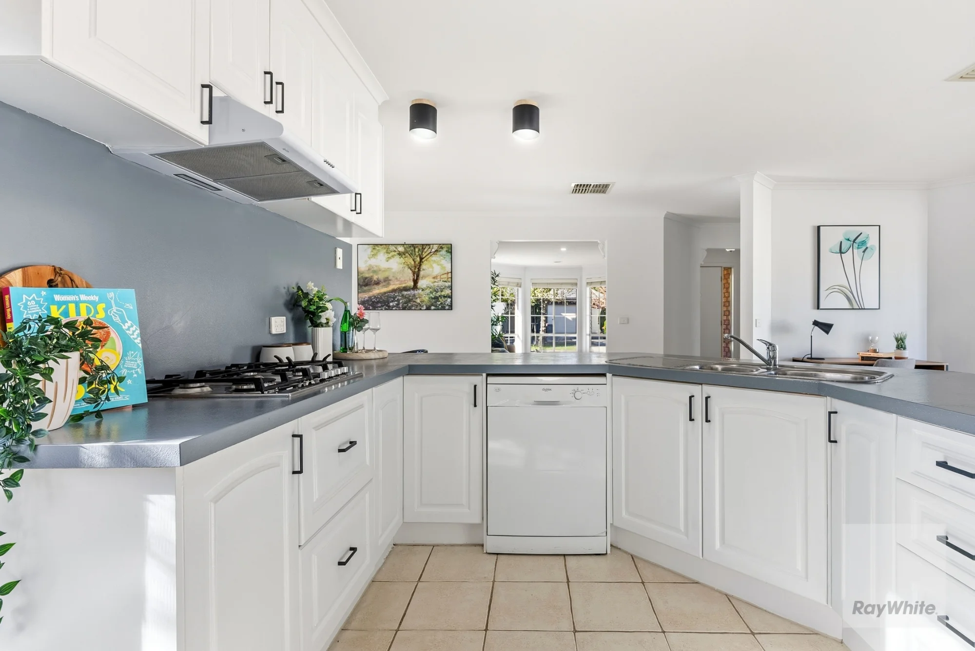 28 Edgbaston Parade, Caroline Springs VIC 3023