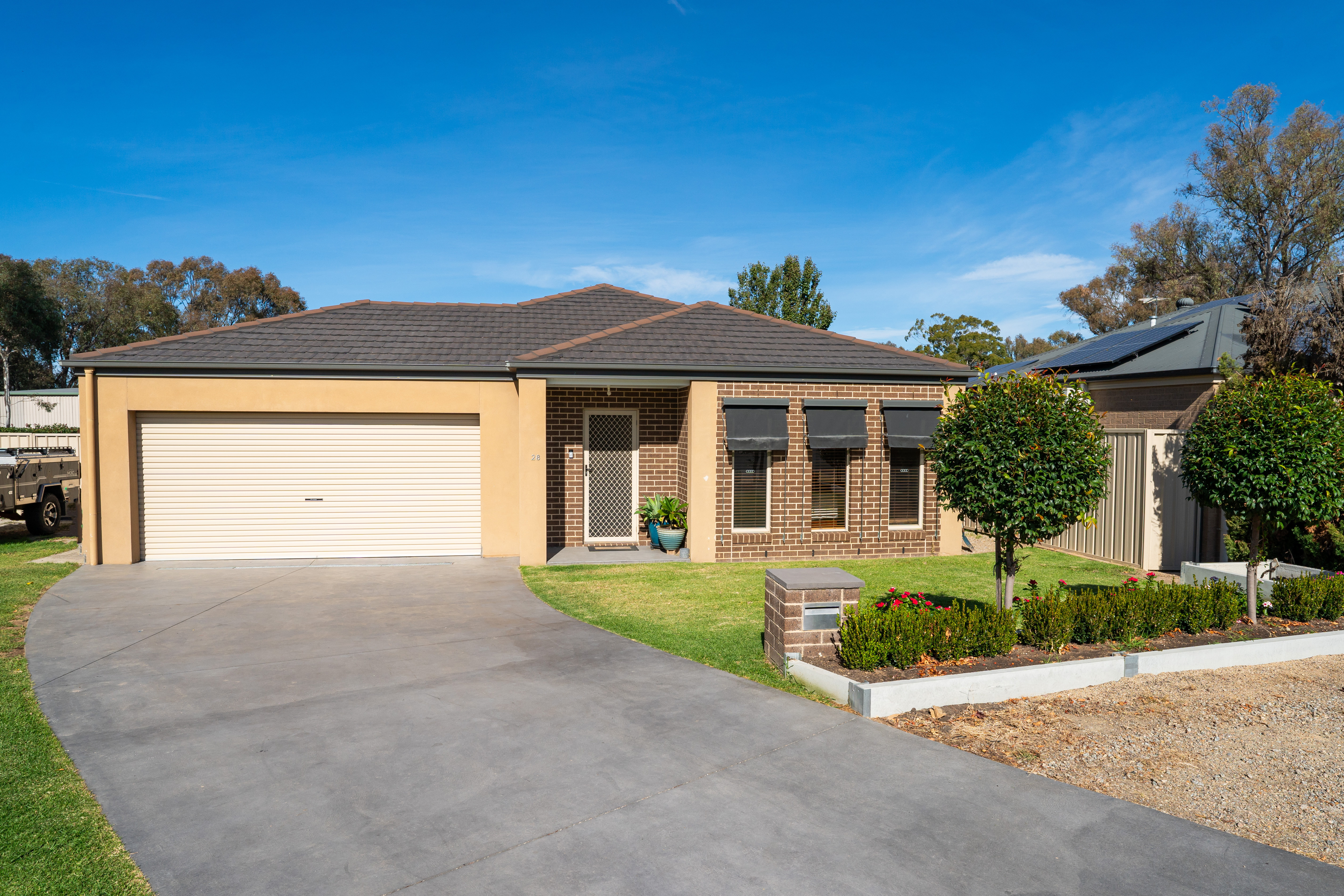 28 Nicola Place, Lavington, NSW 2641 28 Nicola Place, Lavington, NSW 2641