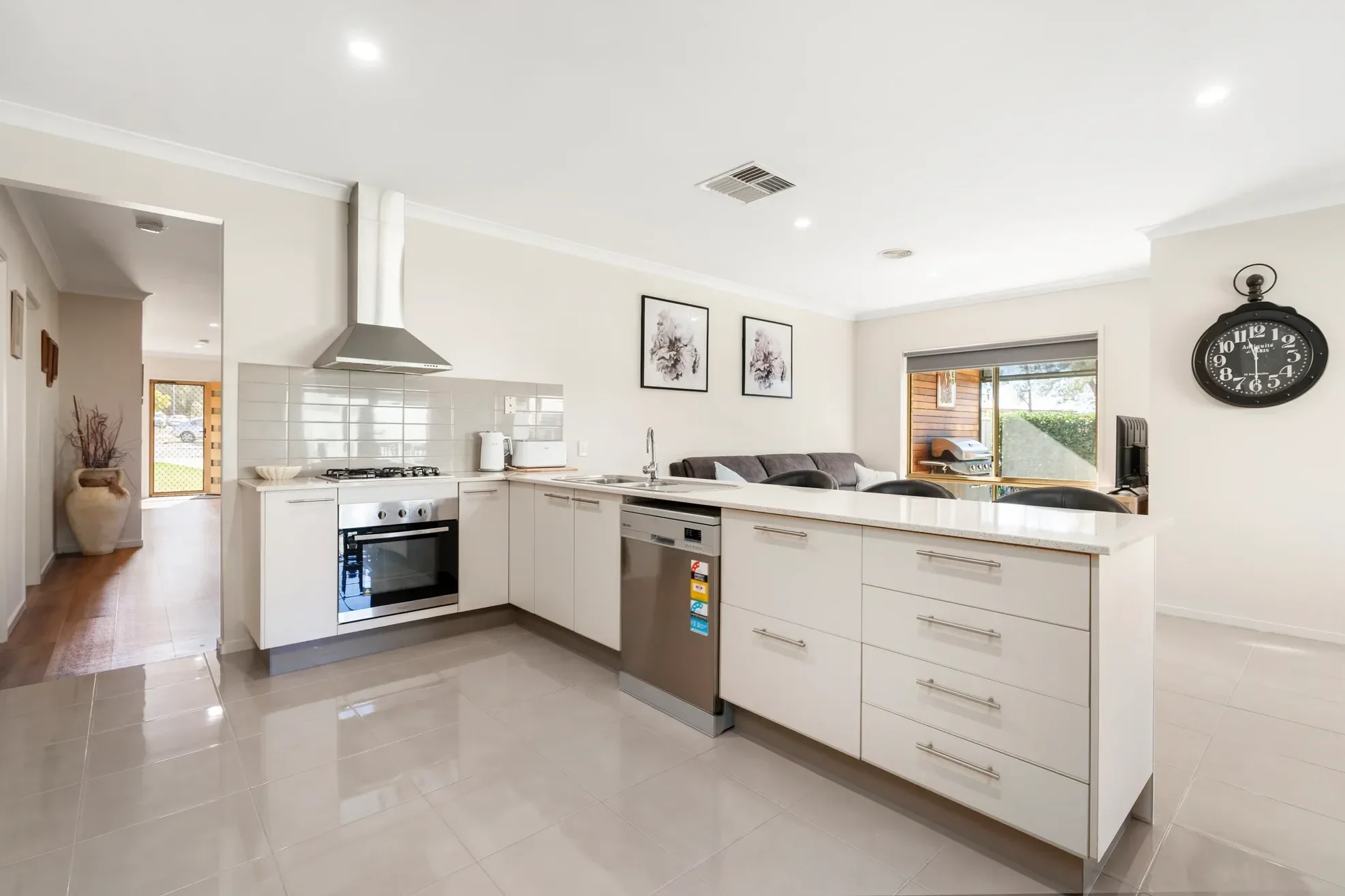 28 Nicola Place, Lavington NSW 2641