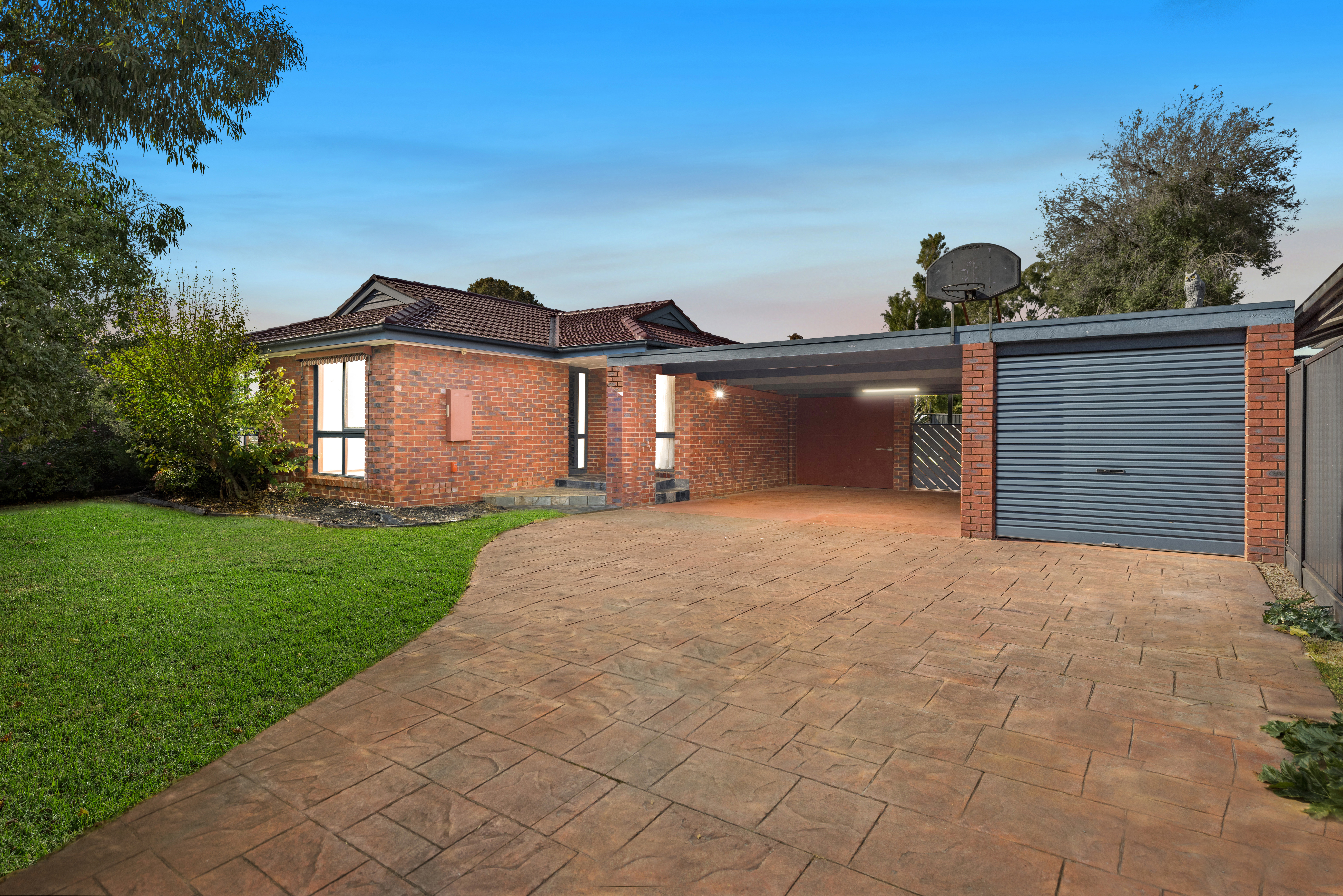 290 Windermere Drive, Ferntree Gully, Vic 3156 290 Windermere Drive, Ferntree Gully, Vic 3156