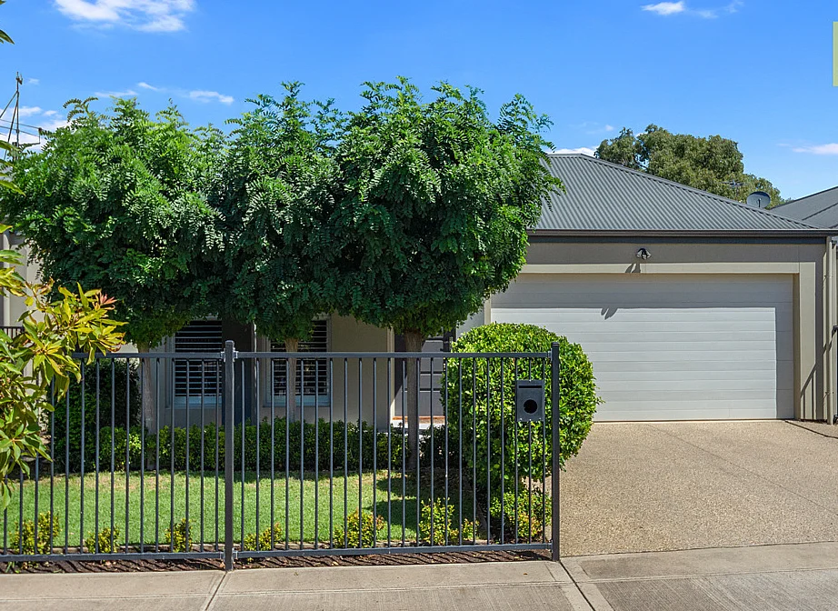 2A Edwards Avenue, Park Holme SA 5043
