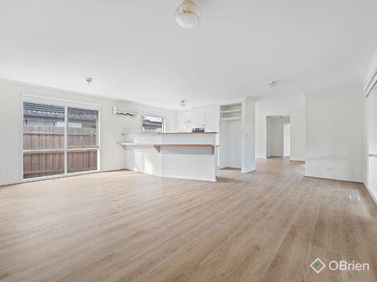 3 Streeton Court, Skye, Vic 3977