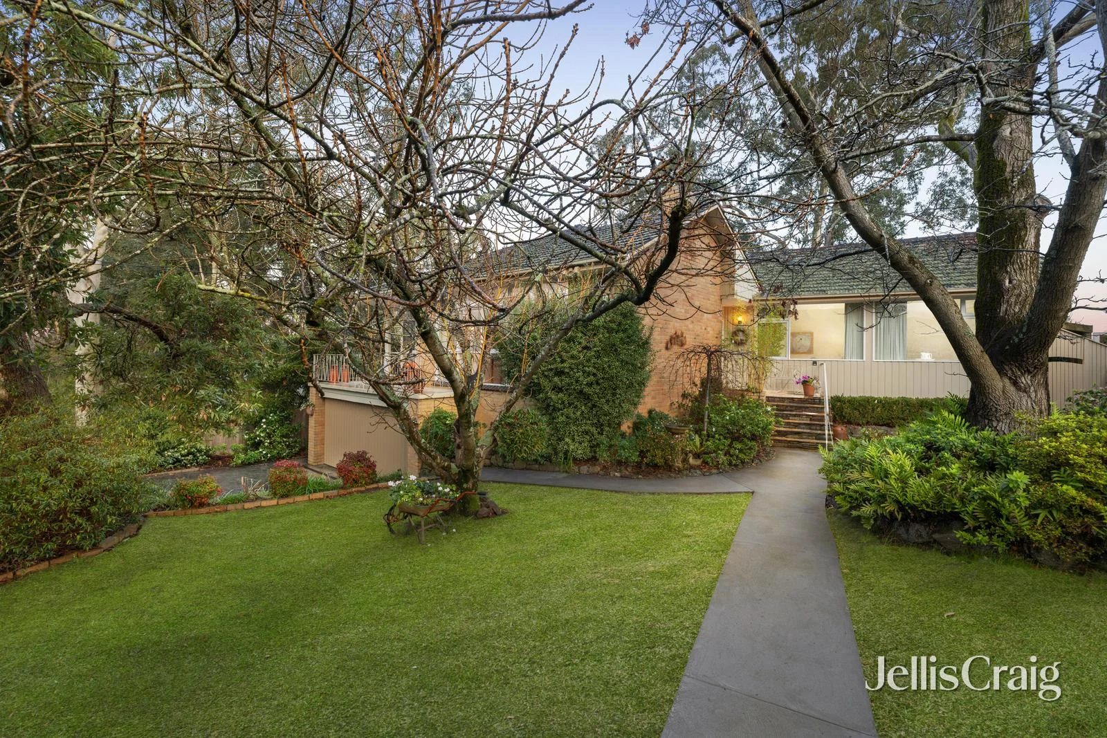 30 Churinga Avenue, Mitcham, Vic 3132