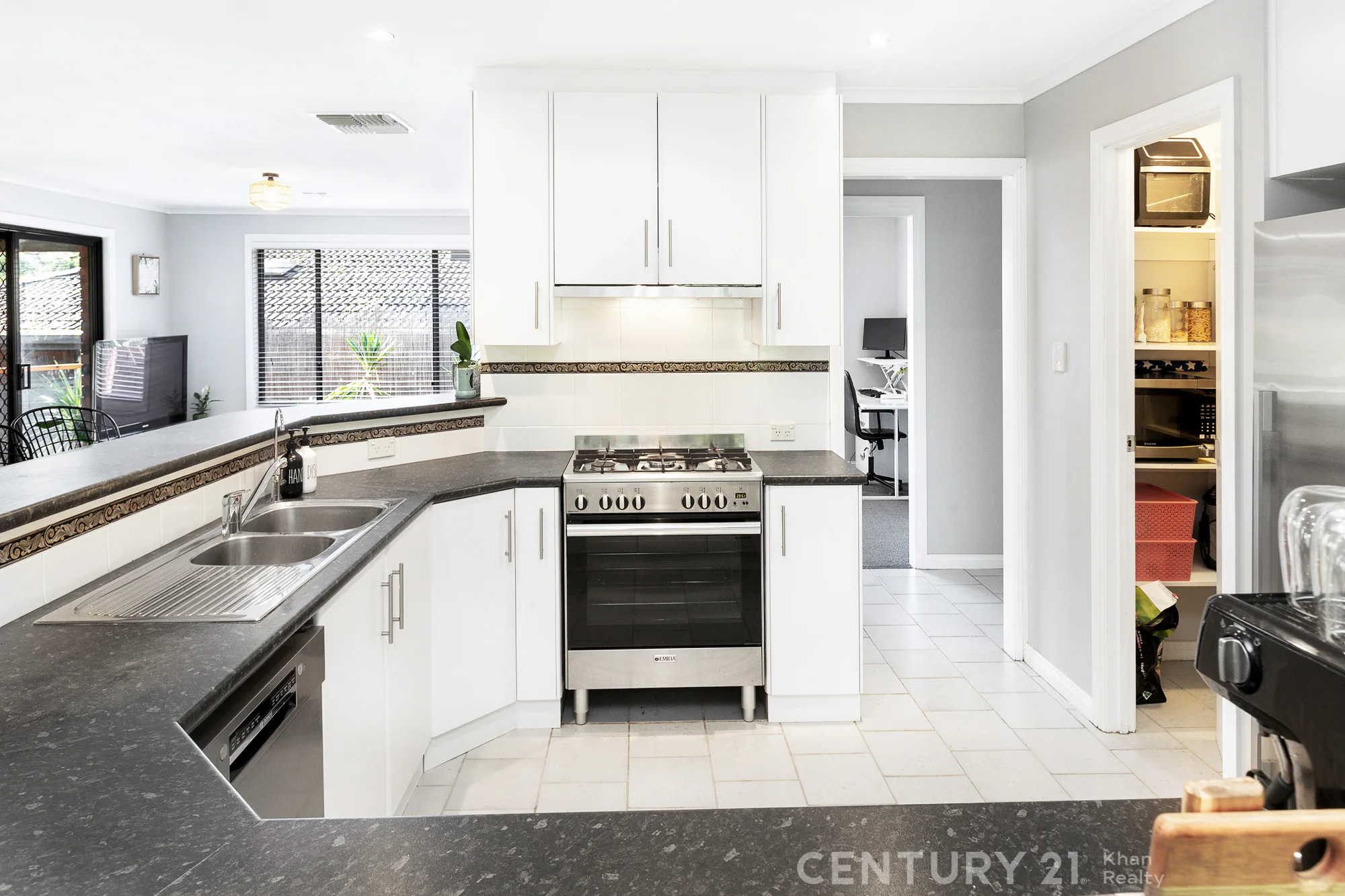 31 Dunalbyn Drive, Aberfoyle Park, SA 5159
