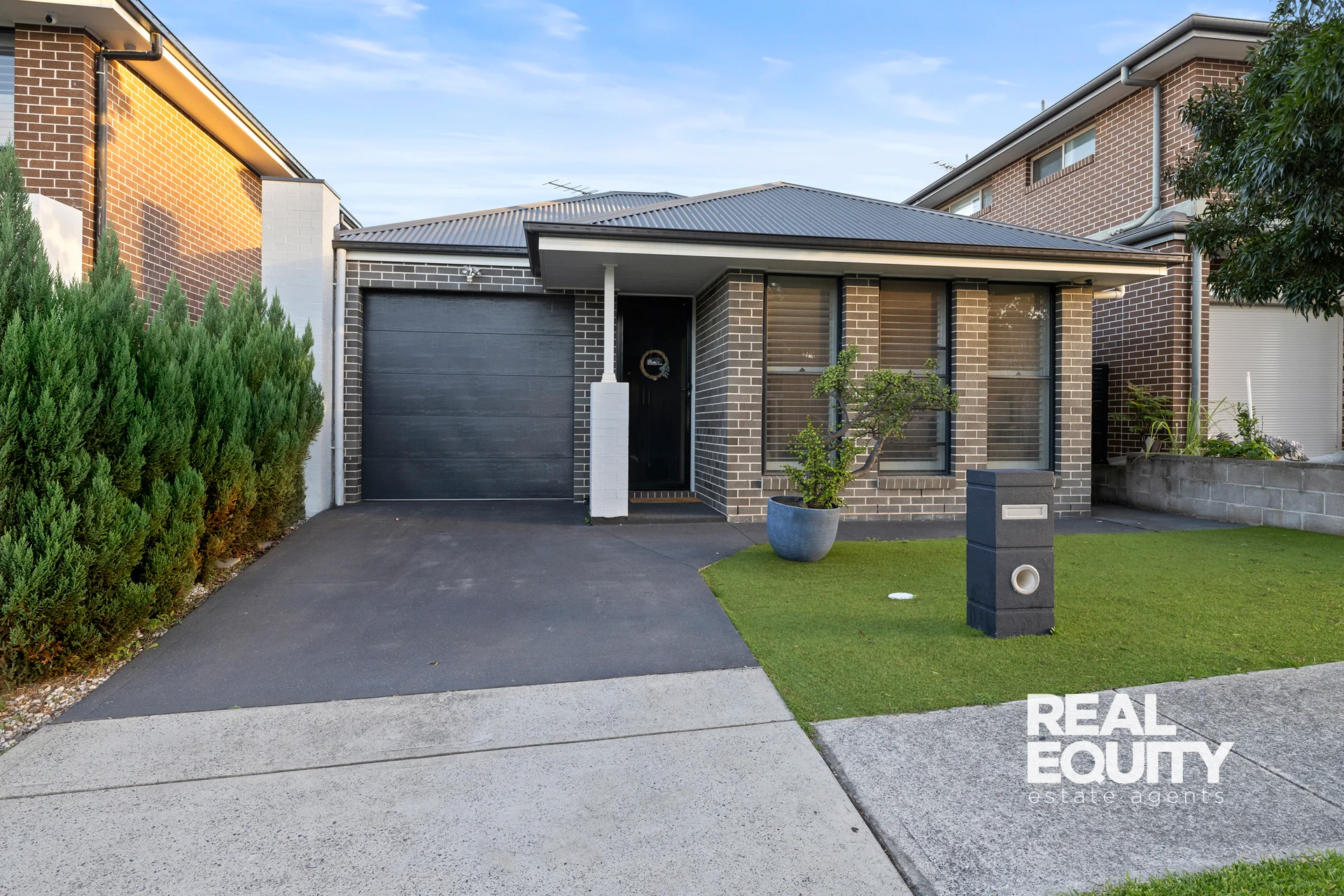 31 Horizon Circuit, Moorebank, NSW 2170