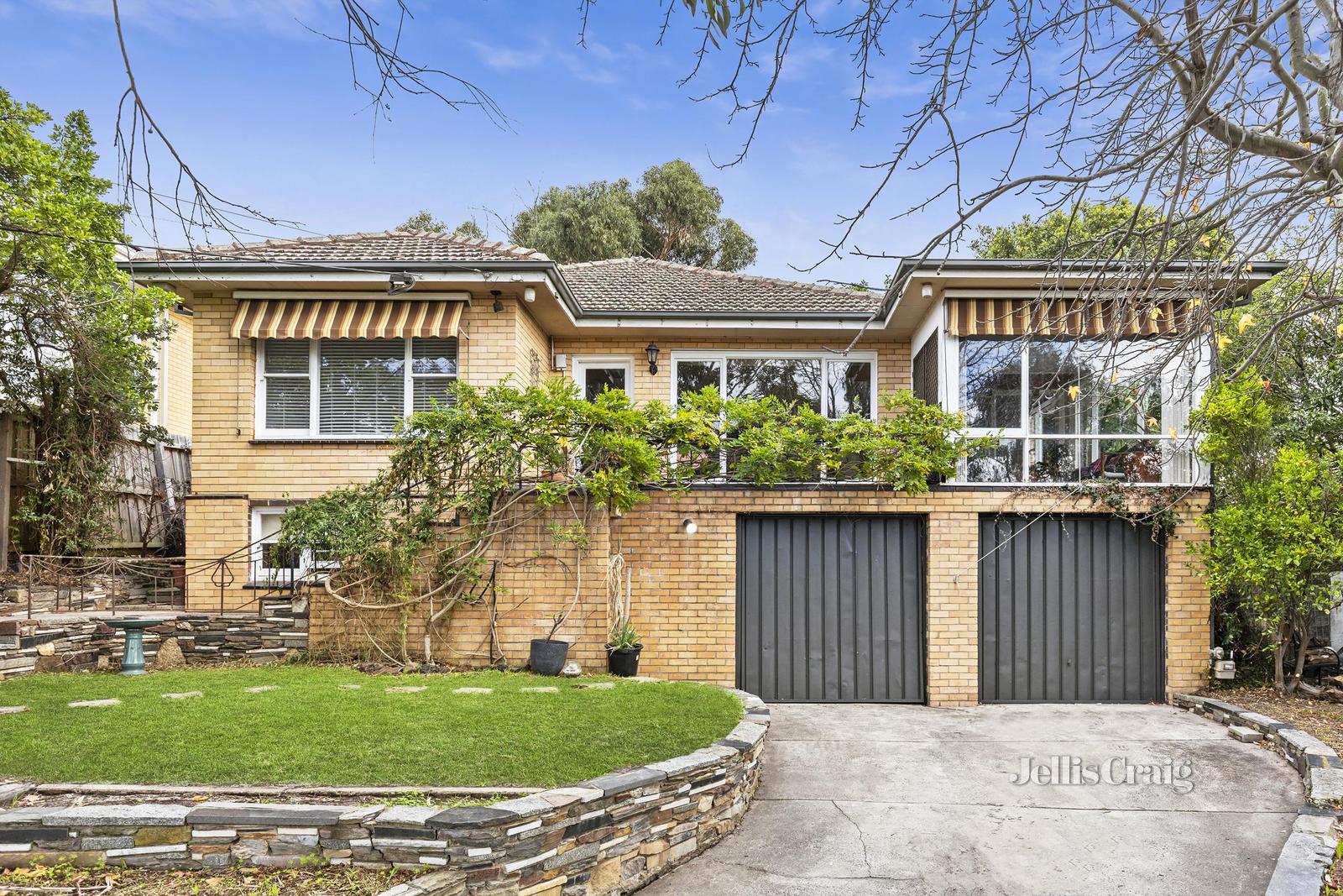 32 Cara Road, Highton, Vic 3216 32 Cara Road, Highton, Vic 3216