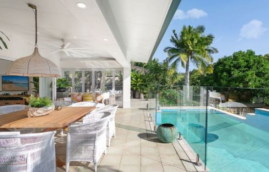 32 Martingale Circuit, Clear Island Waters, Qld 4226