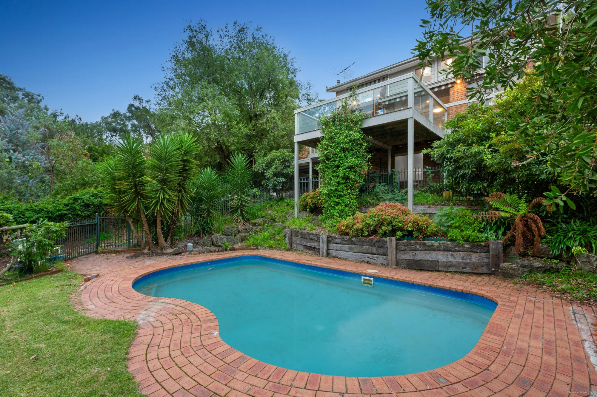 33 Maroong Drive, Research, Vic 3095
