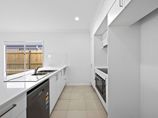 34 Florida Crescent, Spring Mountain, Qld 4300