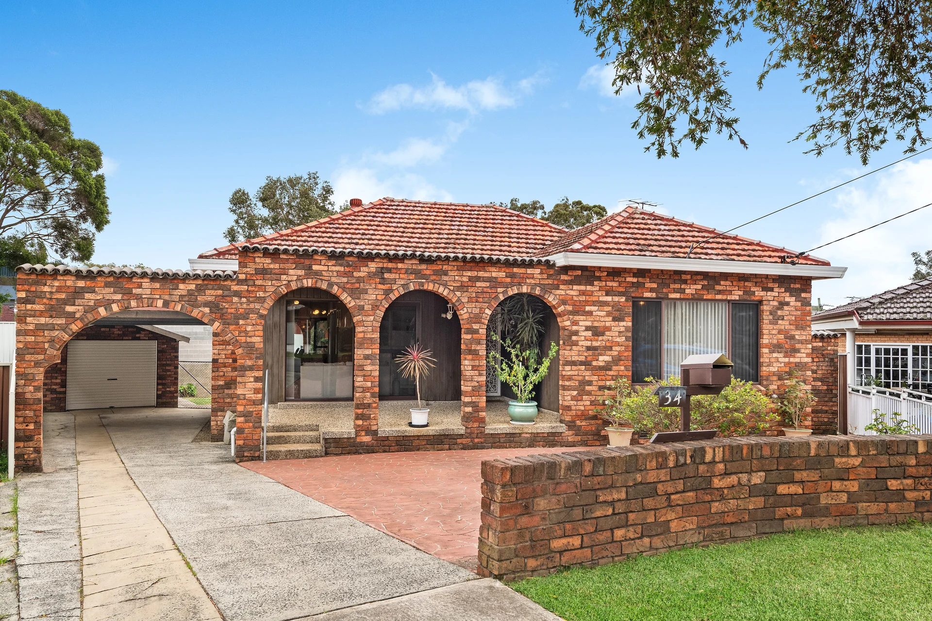 34 Leigh Avenue, Roselands, NSW 2196