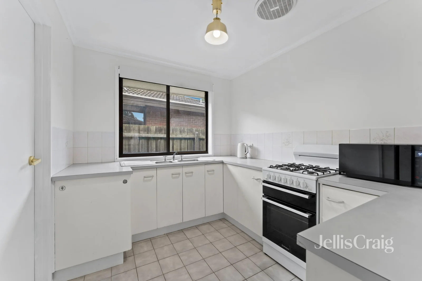 35 Jasmine Dr, Mill Park, Vic 3082