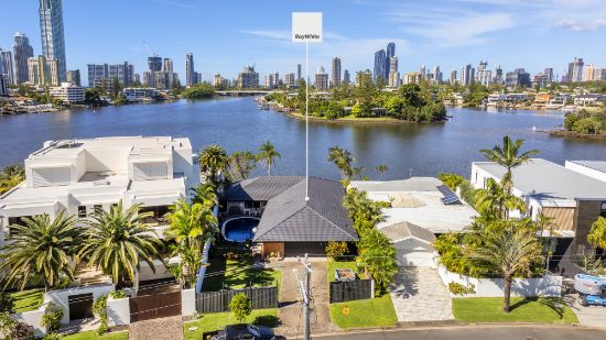 35 The Promenade, Isle Of Capri, Qld 4217