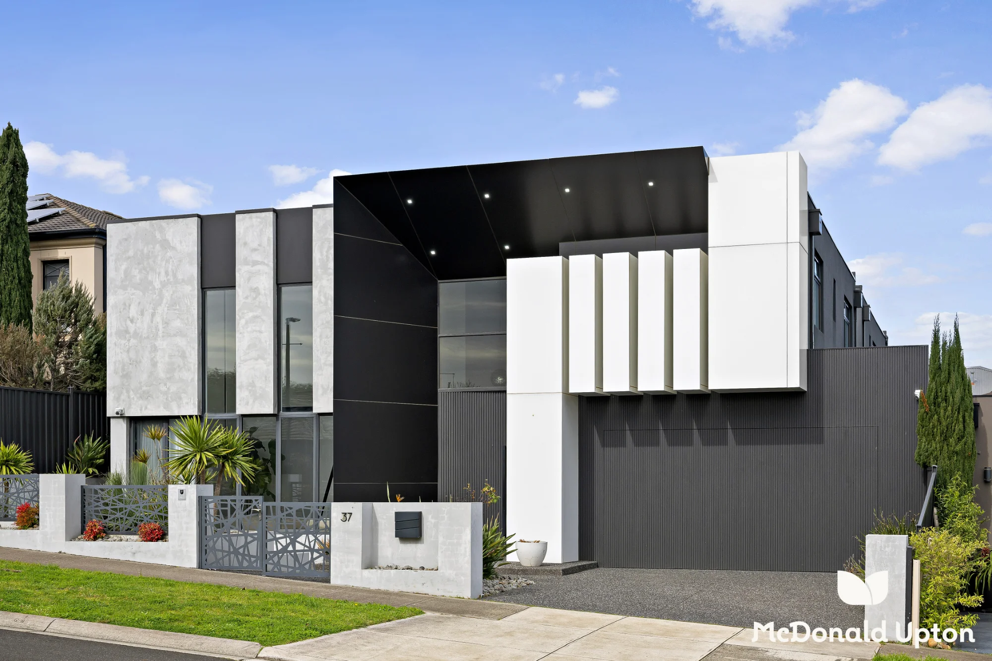 37 Helmsdale Crescent, Greenvale, Vic 3059