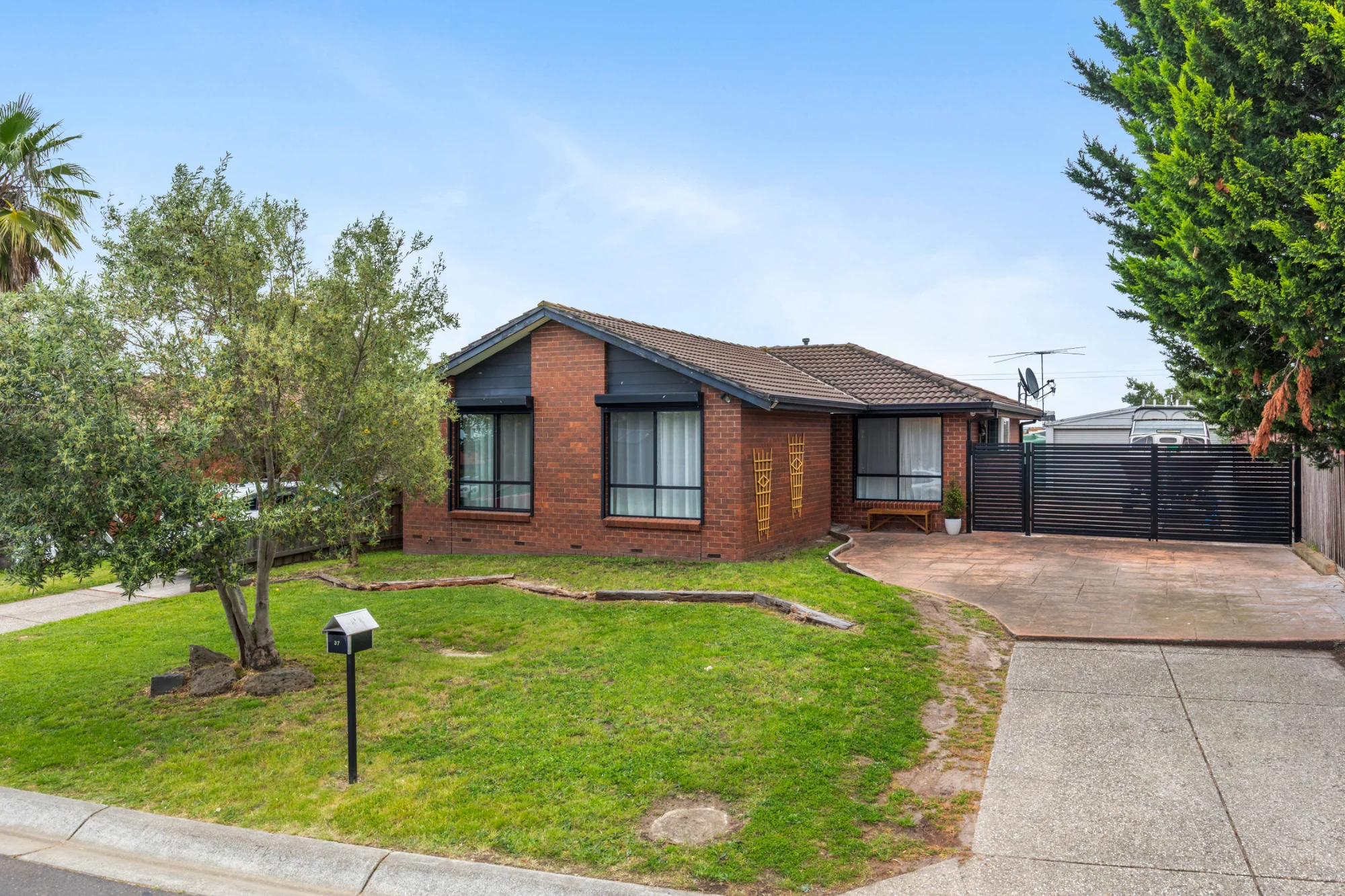 37 Manuka Place, Meadow Heights, Vic 3048