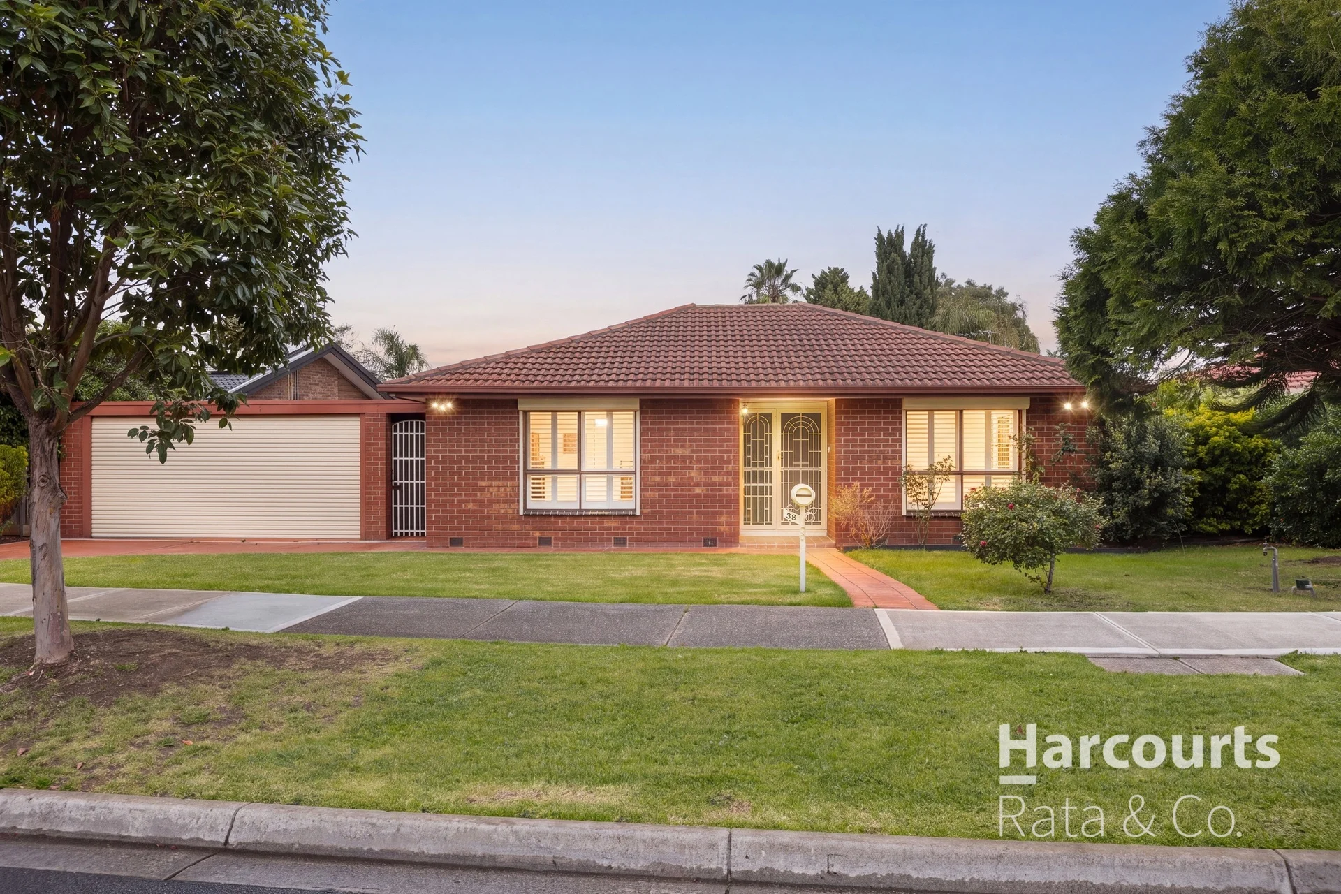38 Thompson Circuit, Mill Park, Vic 3082