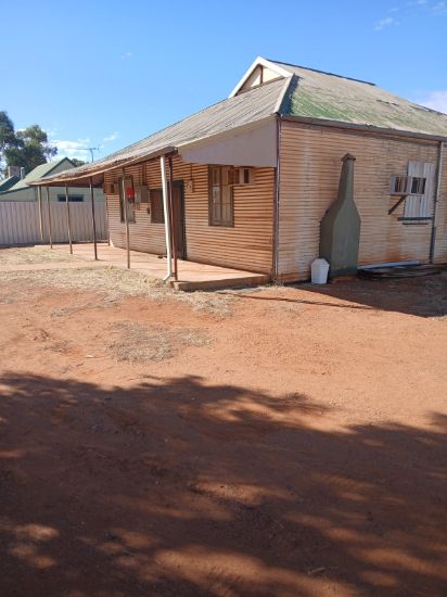 38 Watson Street, Mount Magnet, WA 6638