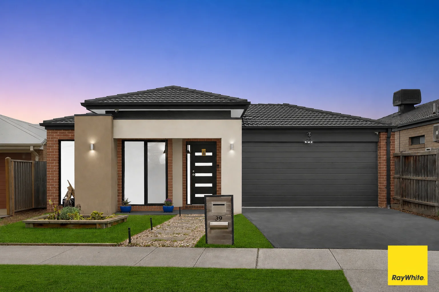 39 Annecy Boulevard, Fraser Rise, Vic 3336