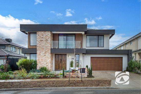 39 Stonefox Circuit, Clyde North, Vic 3978