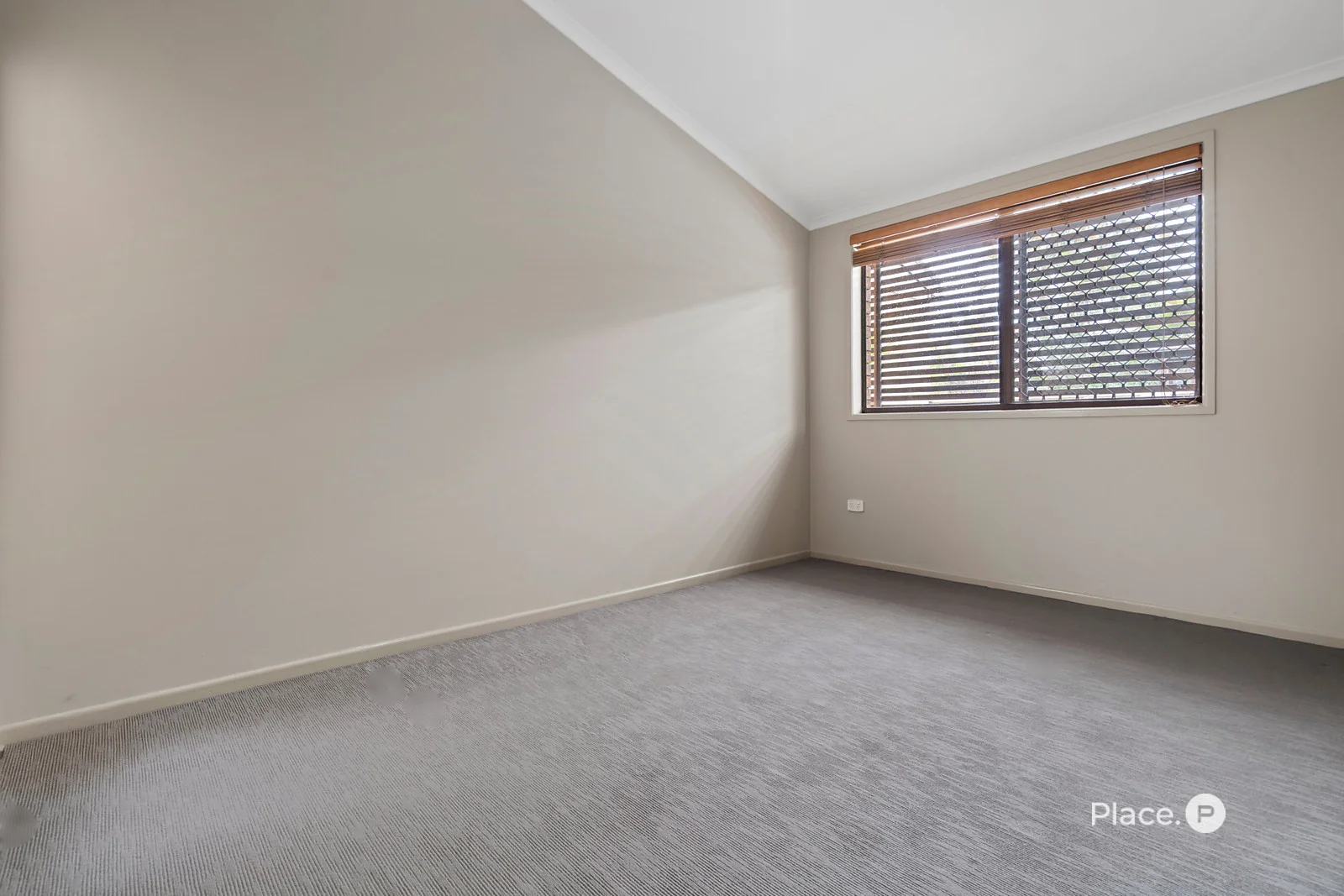 393 Broadwater Road, Mansfield, Qld 4122
