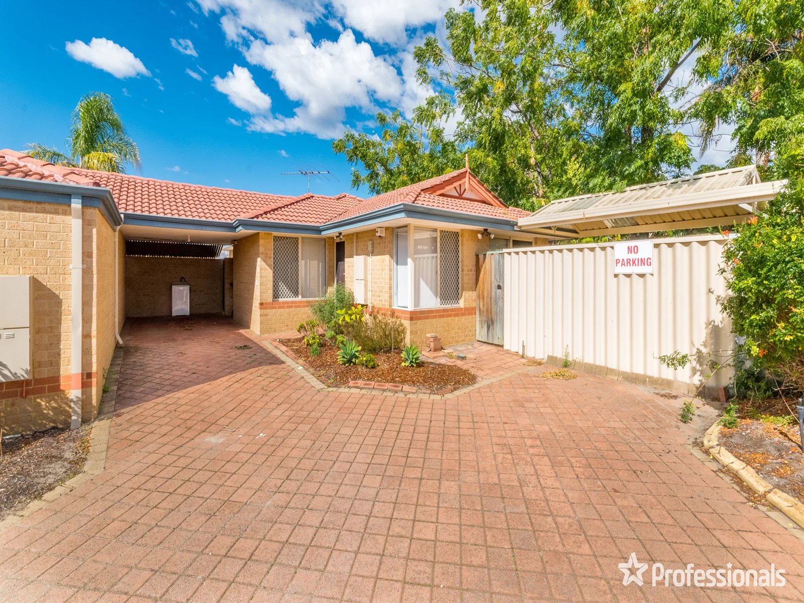 4/7 Chapman Road, St James, WA 6102