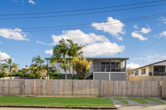 4 Angler Street, Toolooa, Qld 4680