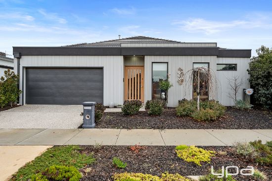 4 Brownfield Drive, Lucas, Vic 3350