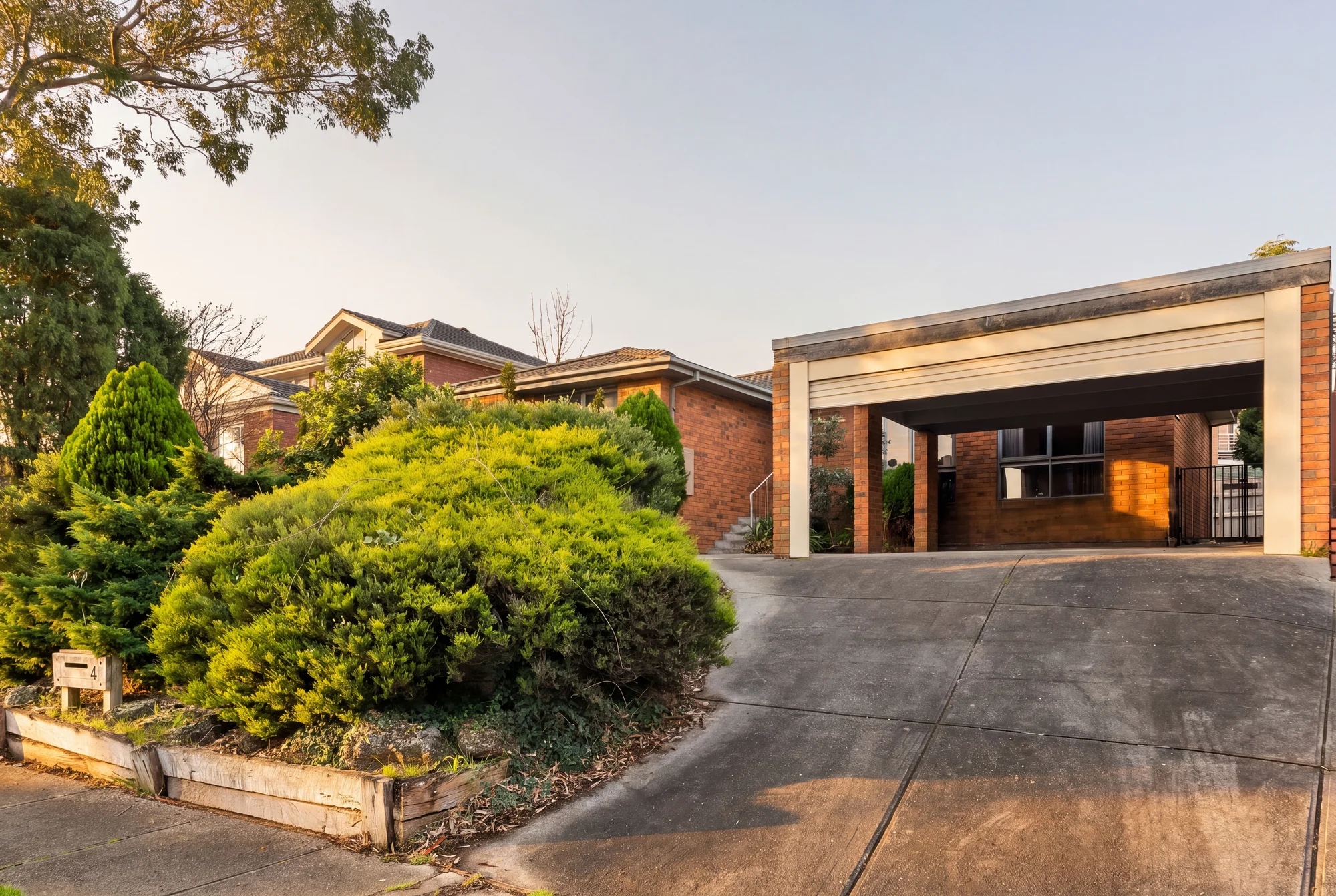 4 Chantell Avenue, Endeavour Hills, Vic 3802