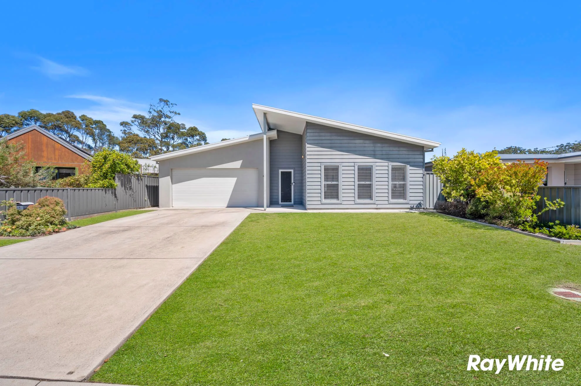 4 Conway Close, Broulee NSW 2537