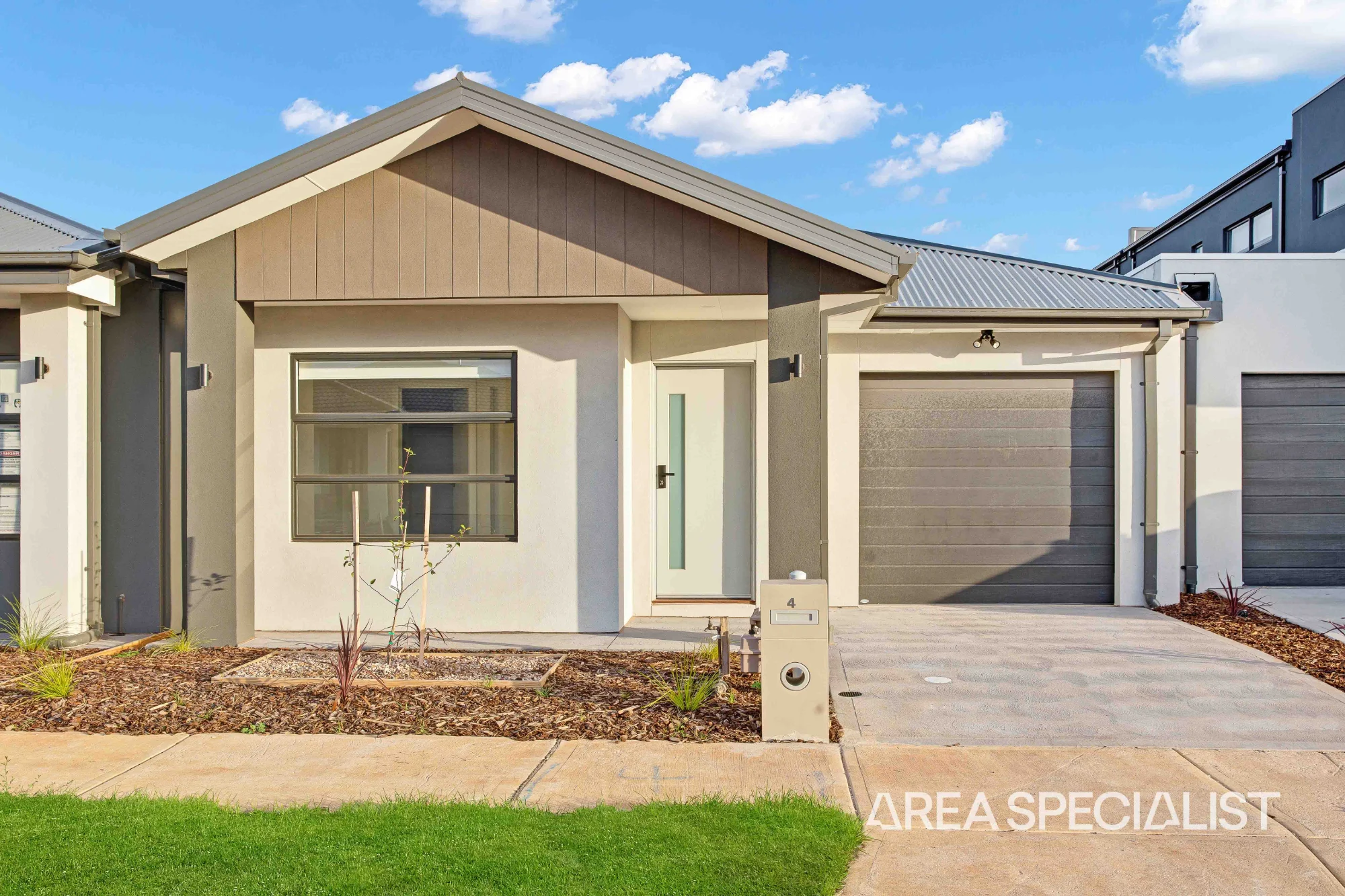 4 Cranberry Crescent, Thornhill Park, Vic 3335