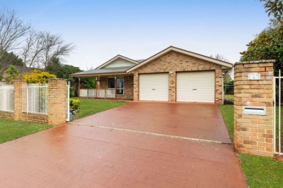 4 Emerald Court, Middle Ridge, Qld 4350