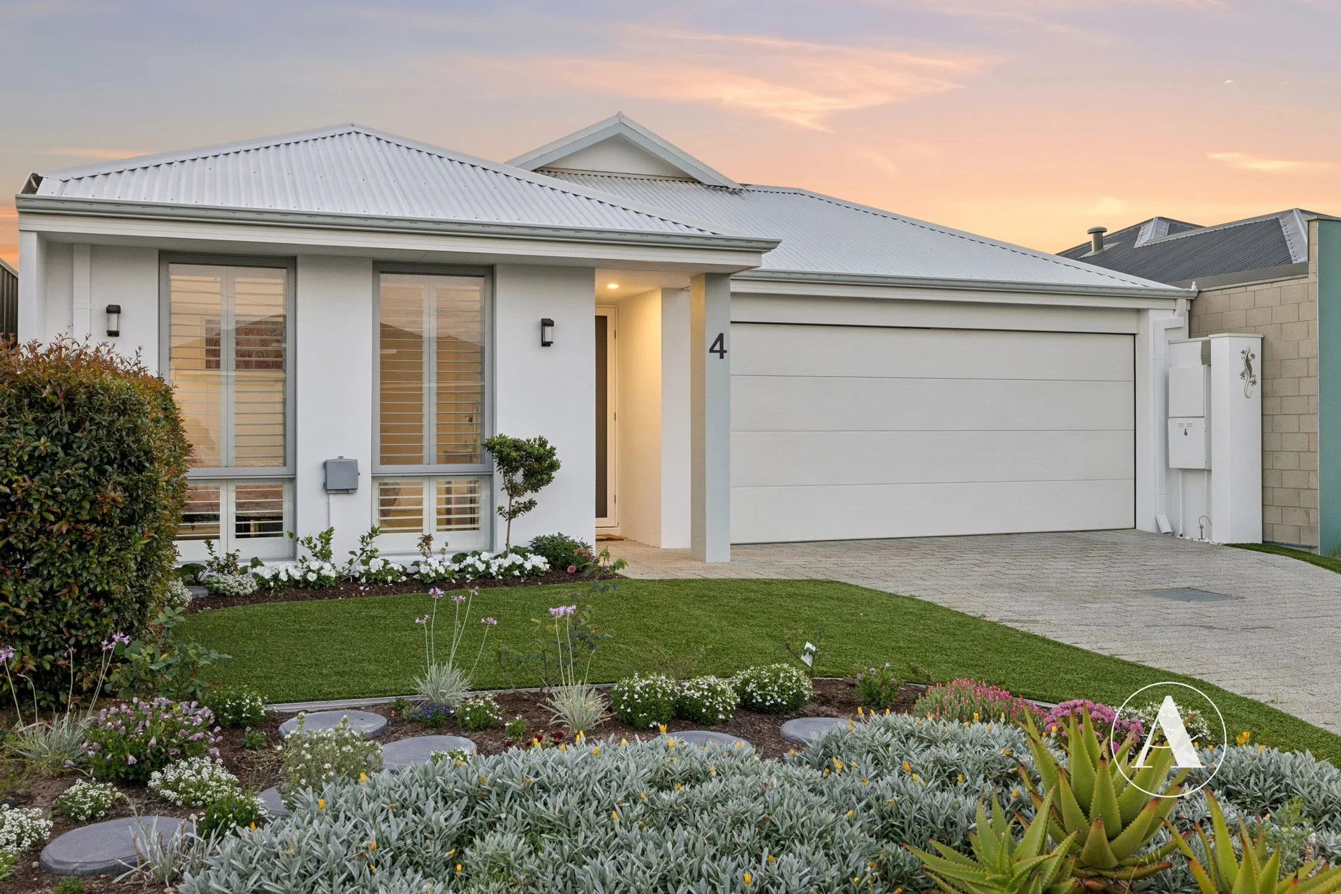4 Golden Way, Piara Waters, WA 6112