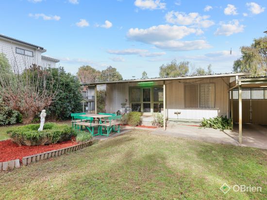 4 Hobsons Parade, Cowes, Vic 3922