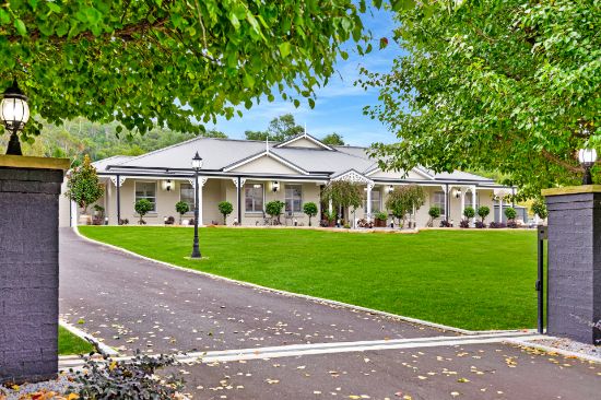 4 Lakeside Drive, Mount Hunter, NSW 2570