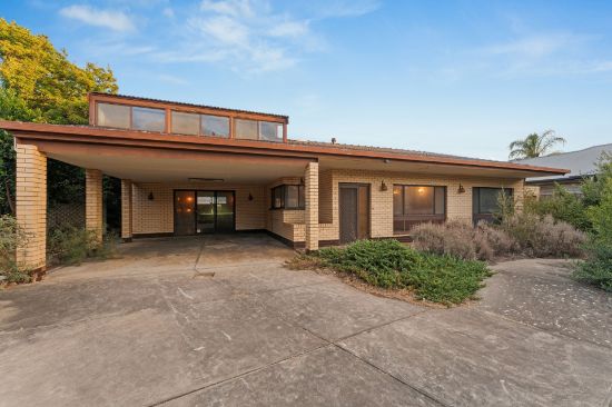 4 Lomond Court, West Lakes, SA 5021