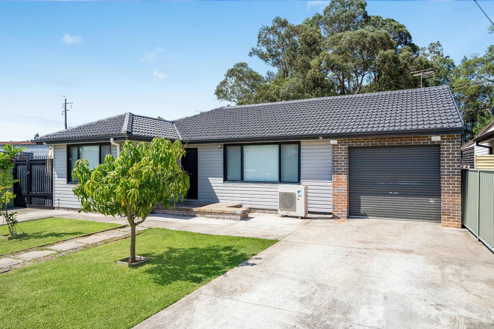 4 Low Street, Smithfield NSW 2164