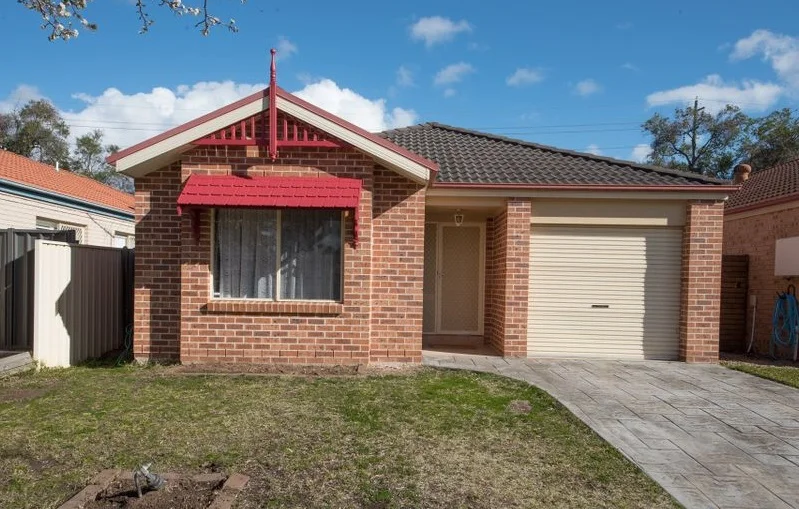 4 Sandover Court, Wattle Grove, NSW 2173