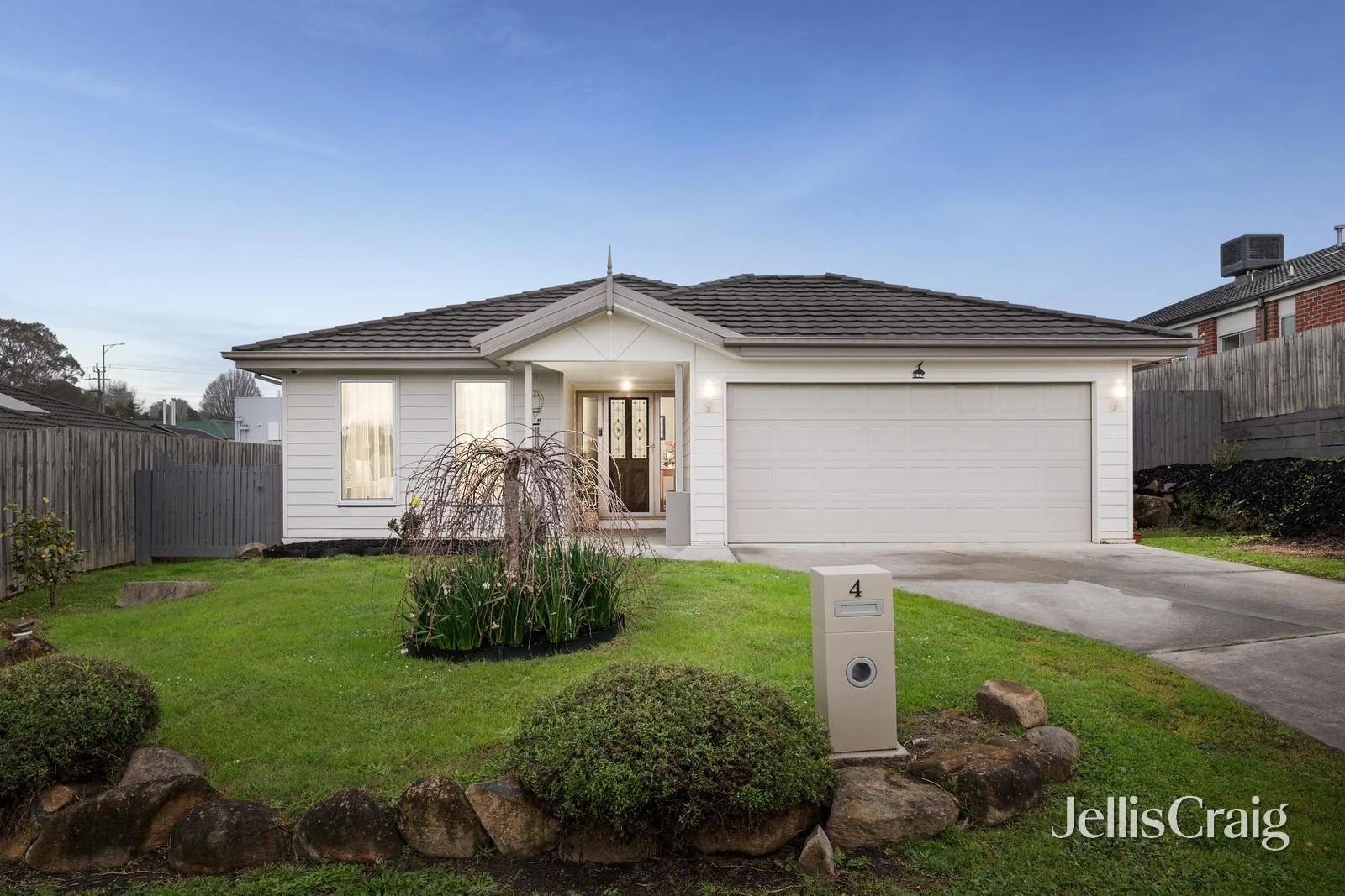4 Sartina Place, Wandin North, Vic 3139