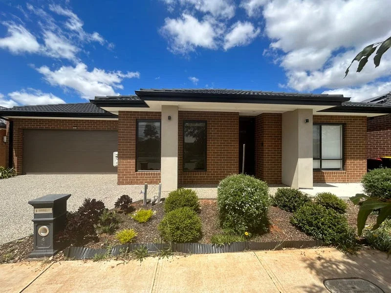 4 Shangrala Road, Thornhill Park, Vic 3335