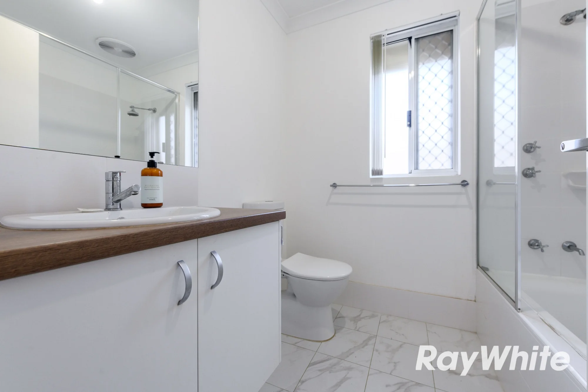 40 Sharperton Meander, Dudley Park WA 6210