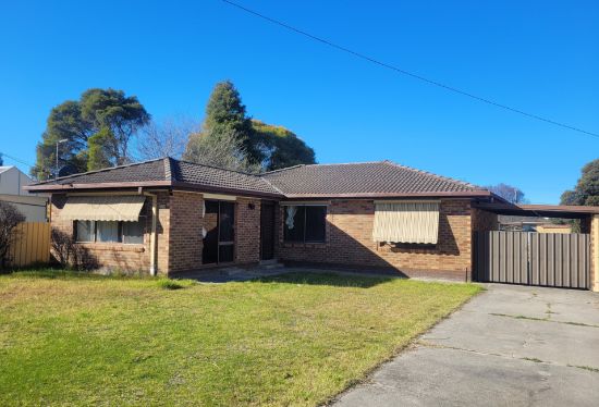 400 English Avenue, Lavington, NSW 2641