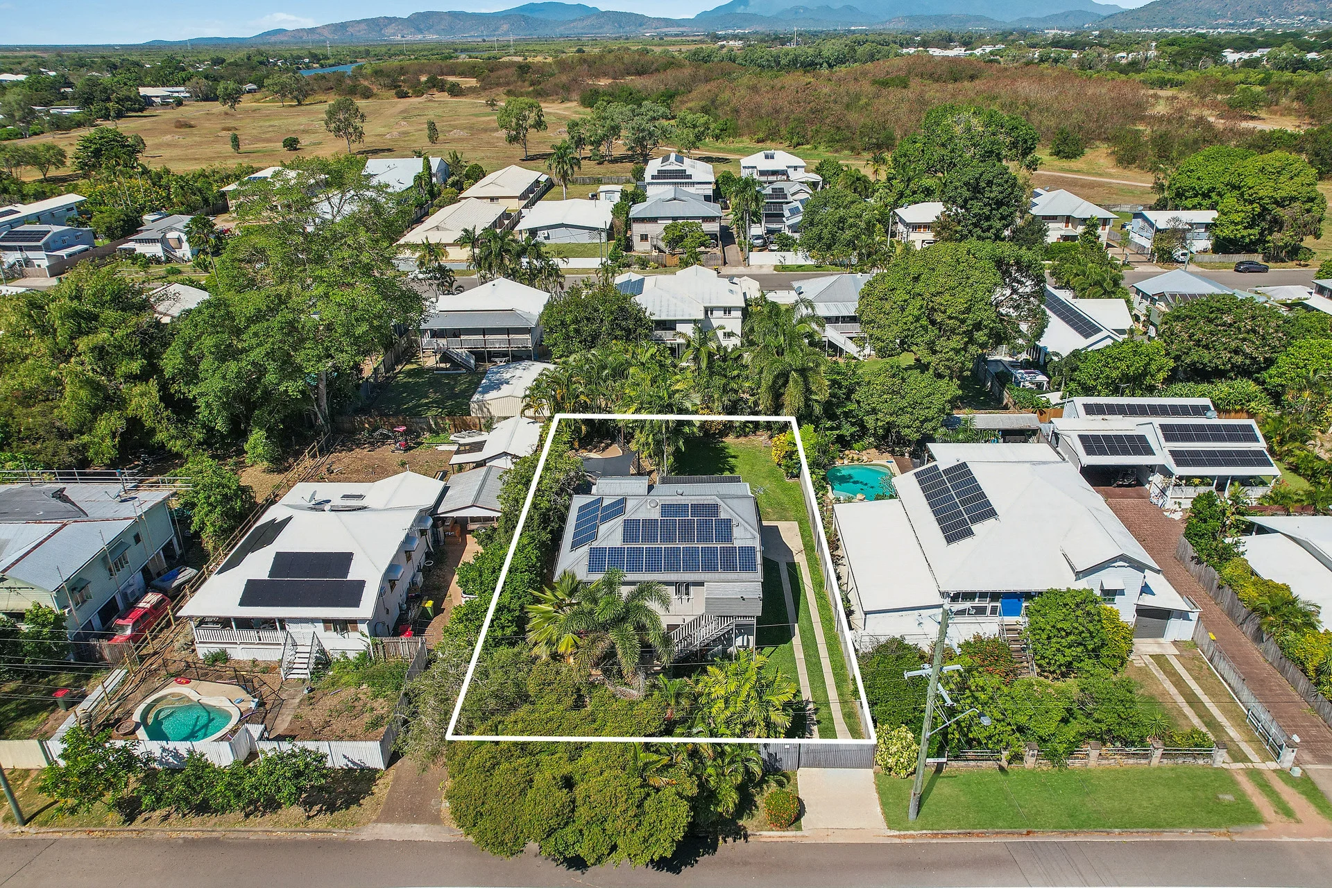 44 Queens Road, Hermit Park, Qld 4812