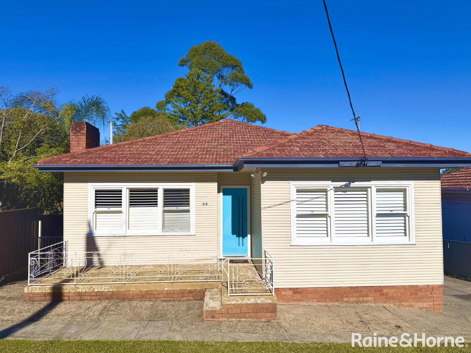 44 Stanleigh Crescent, West Wollongong, NSW 2500